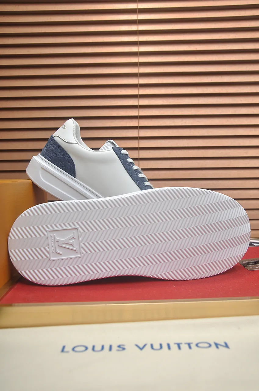 Men's men's shoes 💰640💶Original development, quality shipping, welcome to compare - LV sneaker series sports shoes introduce the loose silhouette of the ready-to-wear series into the spring and summer men's wear shows and make an eye-catching appearance. The cow leather upper is combined with rough fabric laces, and colorful beading highlights the brand's classic elements. LV letters mark the tongue and Monogram floral outsole. Mixed materials Made of top-grain cowhide, thick shoelace design, large Monogram print on the side, mesh lining and cotton feet, the comfort is as extreme as ever, premium heritage, quality first, worth owning! Size: Men’s 38-45 (45 is custom-made and cannot be returned or exchanged)